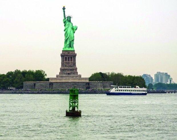 A favorite anchorage of many Loop cruisers is on the Hudson River behind the statue of Liberty